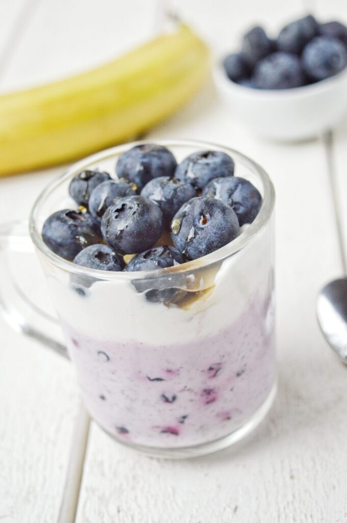 Aronya Meyvesiyle Lezzetli Gece Yulafı